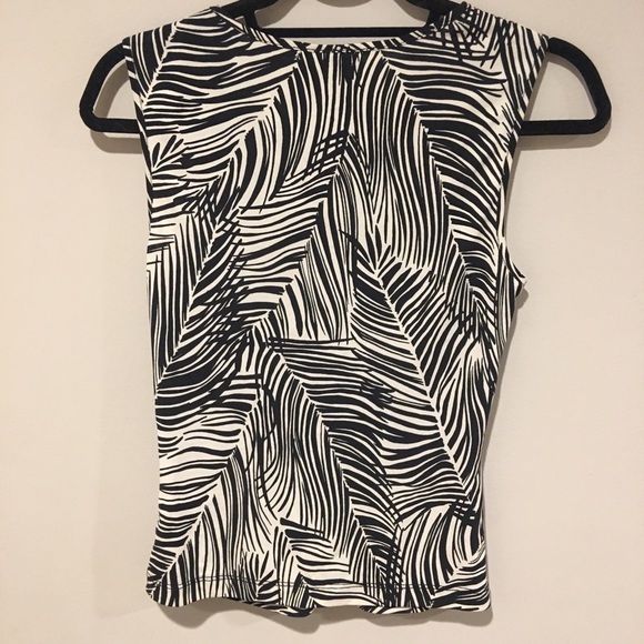 BCBGMAXAZRIA Keyhole Tank Blouse size 6 Blk & Wht - Picture 4 of 8